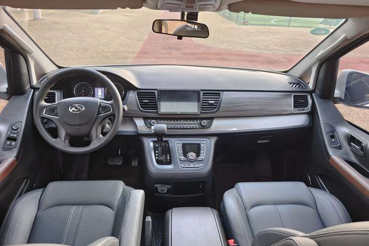 Used SAIC MAXUS G10 2019 Facelift PLUS 2.0T Automatic Elite Edition China VI Interior 9