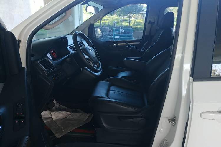 Used SAIC MAXUS G10 2019 Facelift PLUS 2.0T Automatic Elite Edition China VI Left Front Seat