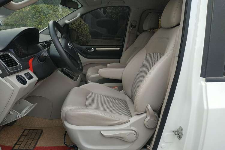 Used SAIC MAXUS G10 2019 Facelift PLUS 2.0T Automatic Elite Edition China VI Left Front Seat