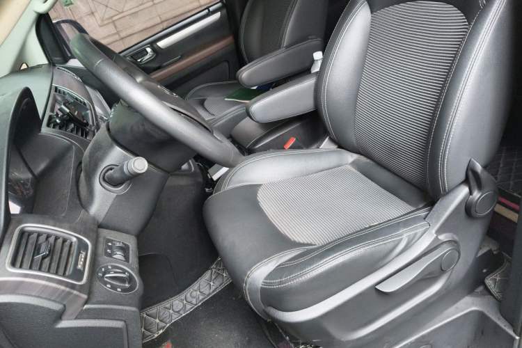 Used SAIC MAXUS G10 2019 Facelift PLUS 2.0T Automatic Elite Edition China VI Left Front Seat
