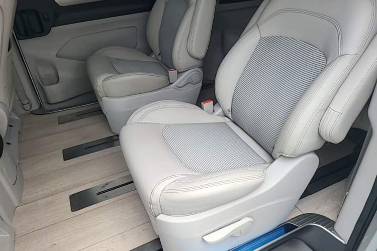 Used SAIC MAXUS G10 2019 PLUS 1.9T Manual Elite Edition Diesel China V Standard Left Rear Seat
