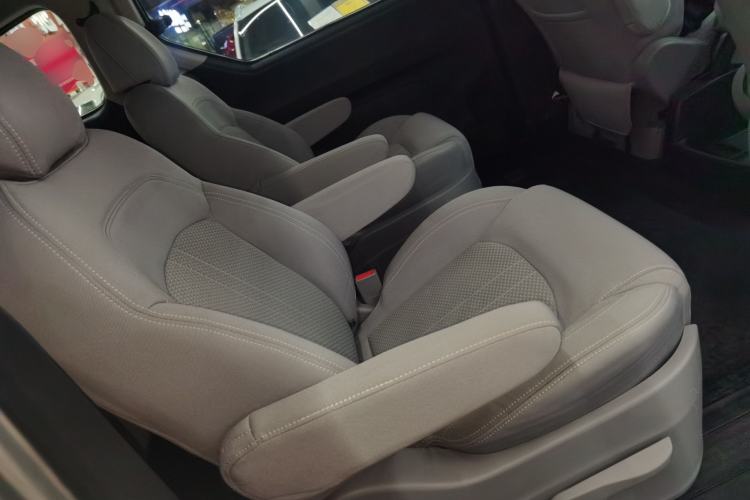 Used SAIC MAXUS G10 2019 Facelift PLUS 2.0T Automatic Smart Edition China VI Standard Left Rear Seat