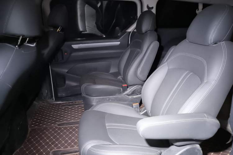 Used SAIC MAXUS G10 2019 Facelift PLUS 2.0T Automatic Elite Edition China VI Left Rear Seat