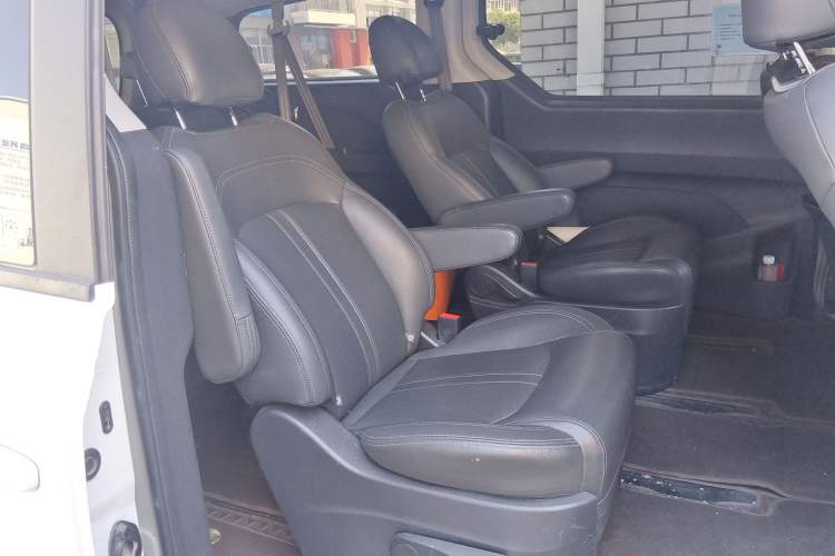 Used SAIC MAXUS G10 2019 Facelift PLUS 2.0T Automatic Elite Edition China VI Left Rear Seat