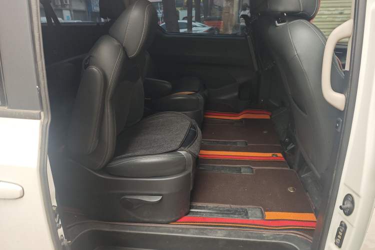 Used SAIC MAXUS G10 2019 PLUS 1.9T Manual Elite Edition Diesel China V Standard Left Rear Seat
