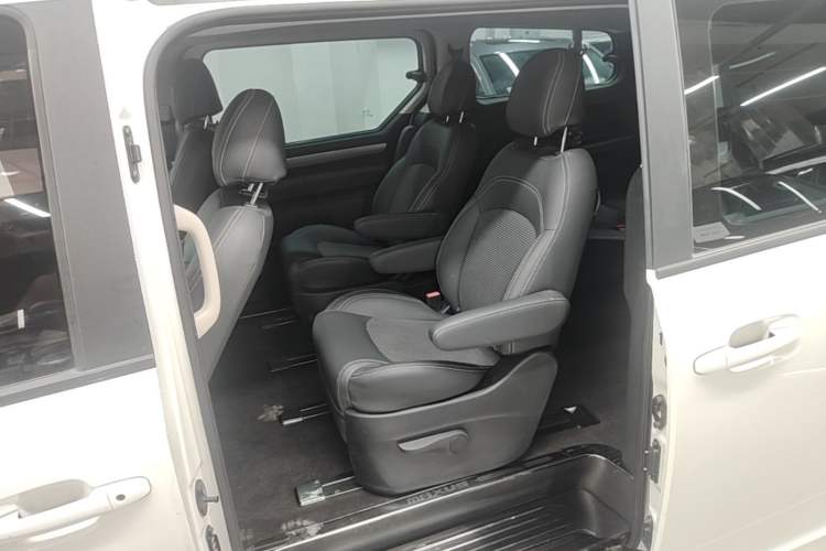 Used SAIC MAXUS G10 2019 PLUS 2.0T Automatic Elite Edition China VI Standard Left Rear Seat