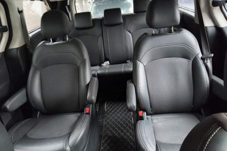 Used SAIC MAXUS G10 2019 Facelift PLUS 2.0T Automatic Elite Edition China VI Left Rear Seat