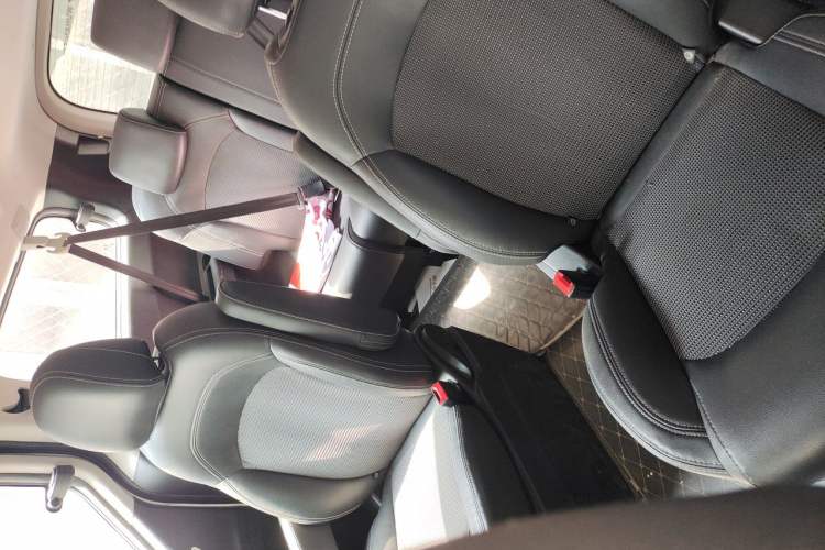 Used SAIC MAXUS G10 2019 PLUS 1.9T Manual Elite Edition Diesel China V Standard Left Rear Seat
