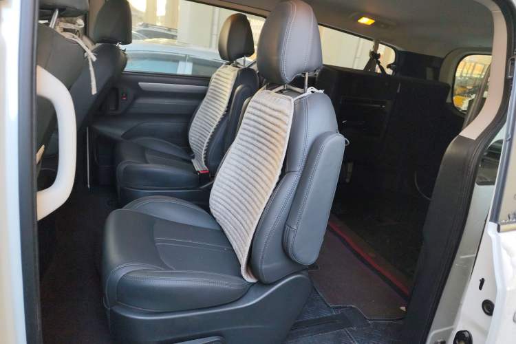 Used SAIC MAXUS G10 2019 Facelift PLUS 2.0T Automatic Elite Edition China VI Left Rear Seat