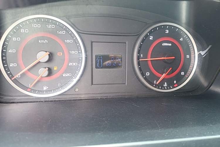 Used SAIC MAXUS G10 2019 PLUS 1.9T Manual Elite Edition Diesel China V Standard Odometer Close Up