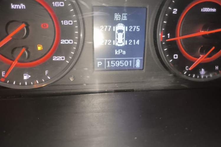 Used SAIC MAXUS G10 2019 Facelift PLUS 2.0T Automatic Elite Edition China VI Odometer Close Up