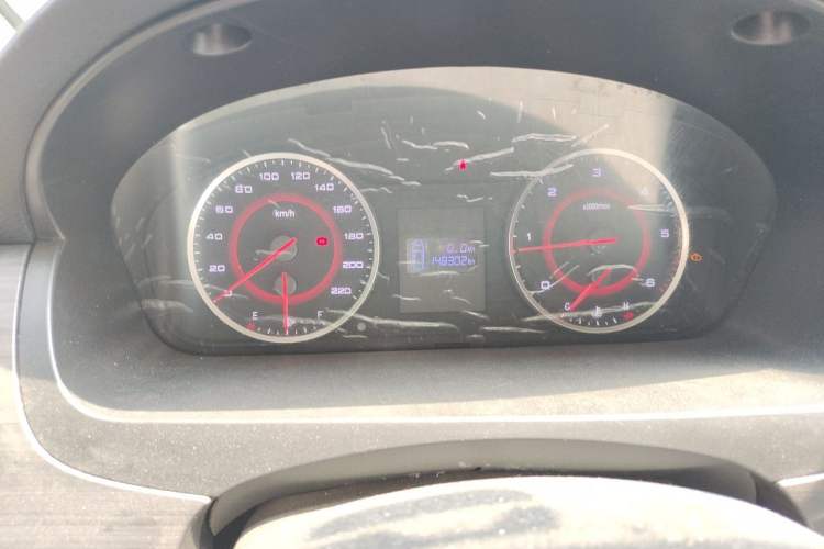 Used SAIC MAXUS G10 2019 PLUS 1.9T Manual Elite Edition Diesel China V Standard Odometer Close Up