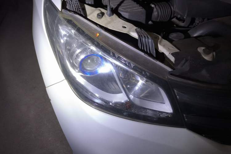 Used SAIC MAXUS G10 2019 Facelift PLUS 2.0T Automatic Elite Edition China VI Right Front Headlight