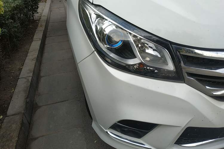 Used SAIC MAXUS G10 2019 Facelift PLUS 2.0T Automatic Elite Edition China VI Right Front Headlight