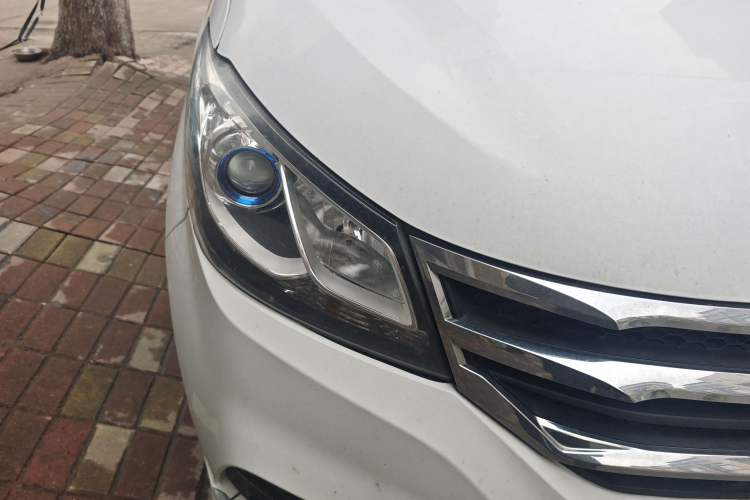 Used SAIC MAXUS G10 2019 PLUS 1.9T Manual Elite Edition Diesel China V Standard Right Front Headlight