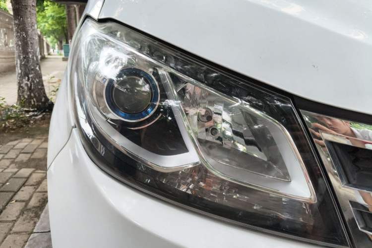 Used SAIC MAXUS G10 2019 Facelift PLUS 2.0T Automatic Elite Edition China VI Right Front Headlight