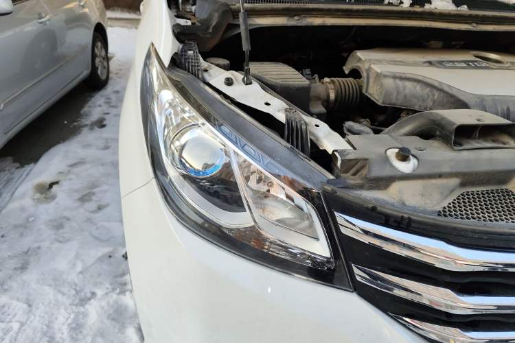 Used SAIC MAXUS G10 2019 Facelift PLUS 2.0T Automatic Elite Edition China VI Right Front Headlight