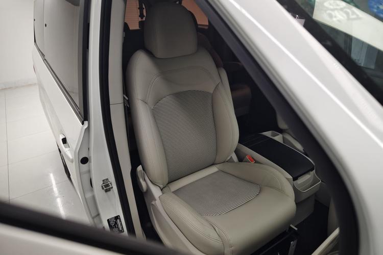 Used SAIC MAXUS G10 2019 PLUS 2.0T Automatic Elite Edition China V Standard Right Front Seat