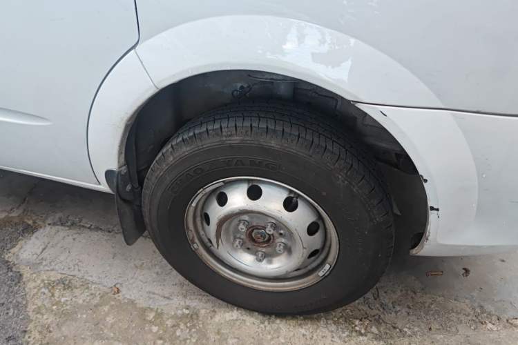 Used SAIC MAXUS G10 2019 PLUS 2.0T Manual Smart Edition China V Standard Right Front Wheel Hub