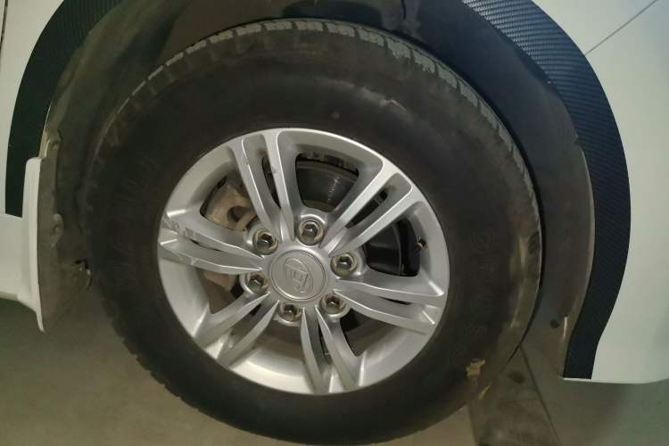 Used SAIC MAXUS G10 2019 Facelift PLUS 2.0T Automatic Smart Edition China VI Standard Right Front Wheel Hub