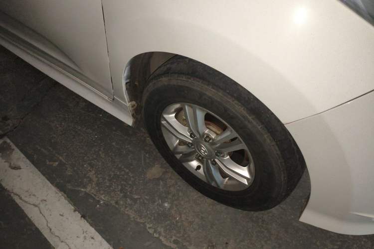 Used SAIC MAXUS G10 2019 Facelift PLUS 2.0T Automatic Smart Edition China VI Standard Right Front Wheel Hub