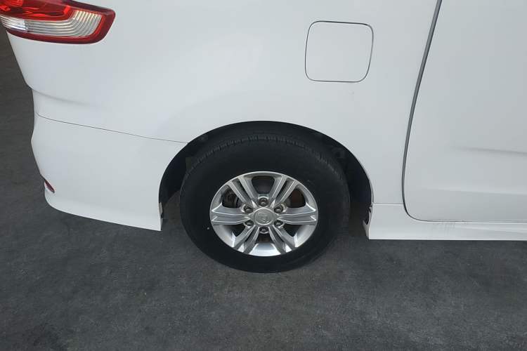 Used SAIC MAXUS G10 2019 Facelift PLUS 2.0T Automatic Elite Edition China VI Right Rear Wheel Hub