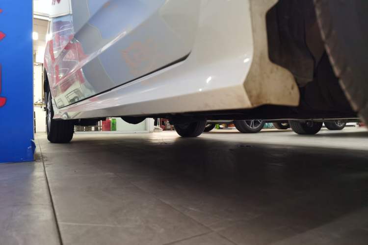 Used SAIC MAXUS G10 2019 Facelift PLUS 2.0T Automatic Smart Edition China VI Standard Right Side Sill