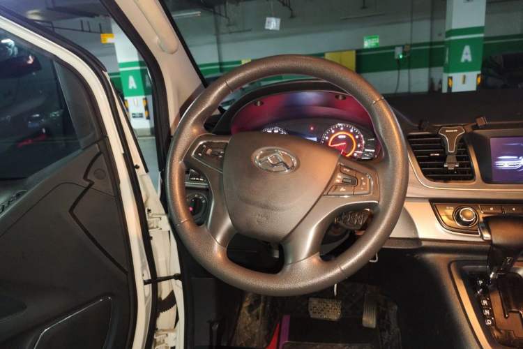 Used SAIC MAXUS G10 2019 Facelift PLUS 2.0T Automatic Elite Edition China VI Steering Wheel