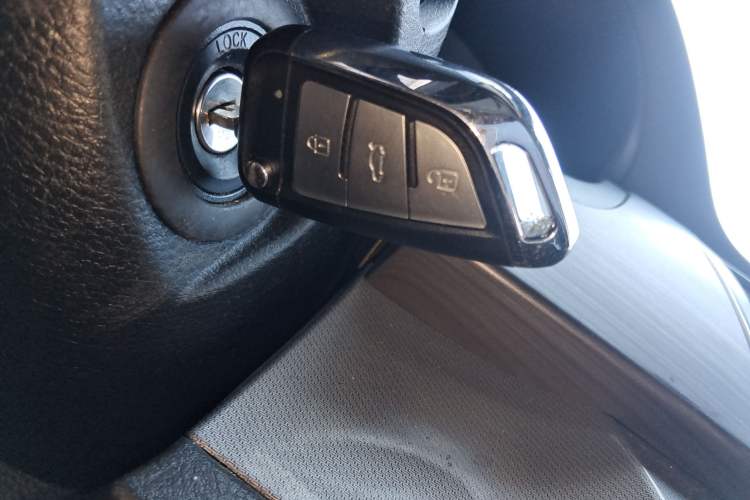 Used SAIC MAXUS G10 2019 Facelift PLUS 2.0T Automatic Elite Edition China VI Vehicle Key