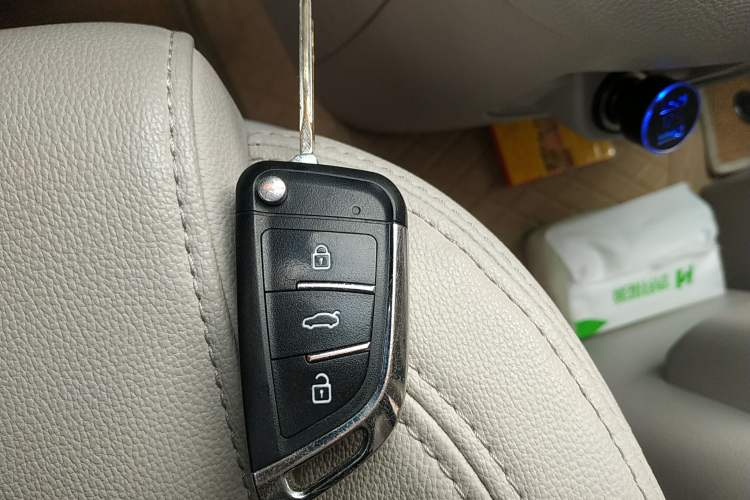 Used SAIC MAXUS G10 2019 Facelift PLUS 2.0T Automatic Elite Edition China VI Vehicle Key