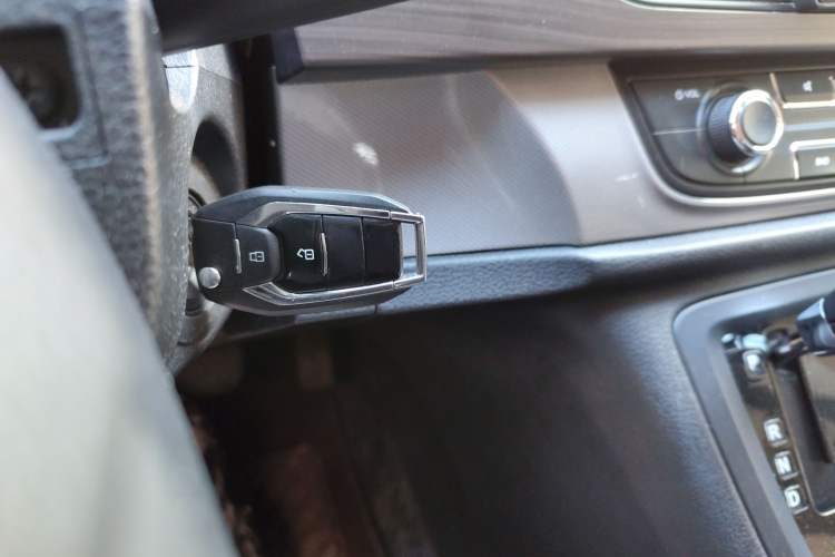 Used SAIC MAXUS G10 2019 Facelift PLUS 2.0T Automatic Elite Edition China VI Vehicle Key