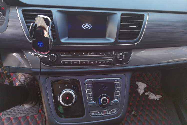 Used SAIC MAXUS G10 2021 2.0T Automatic Elite Edition Diesel 7-Seater Audio And AC Panel