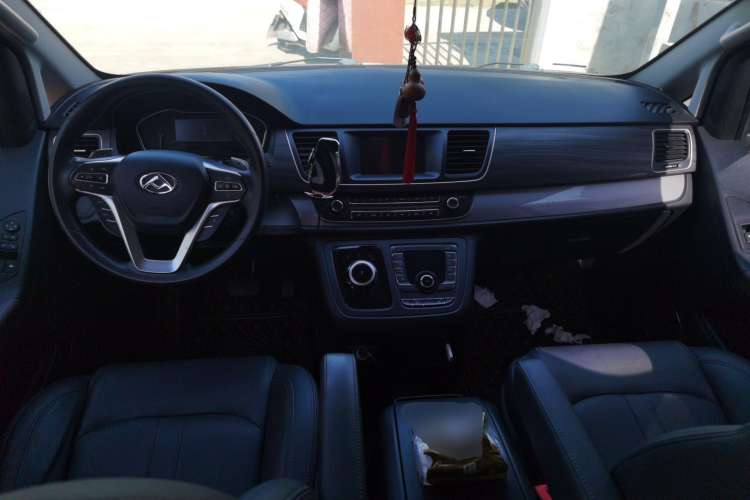 Used SAIC MAXUS G10 2021 2.0T Automatic Elite Edition Diesel 7-Seater Center Console