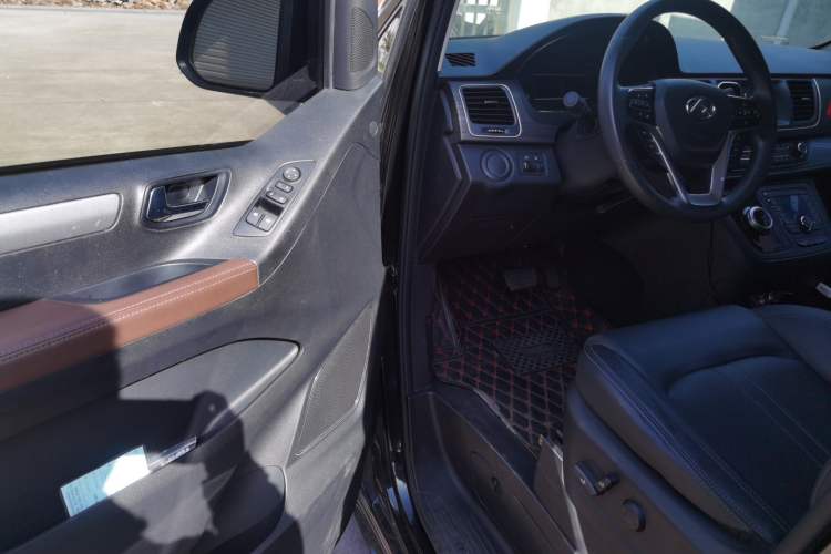 Used SAIC MAXUS G10 2021 2.0T Automatic Elite Edition Diesel 7-Seater Driver Seat