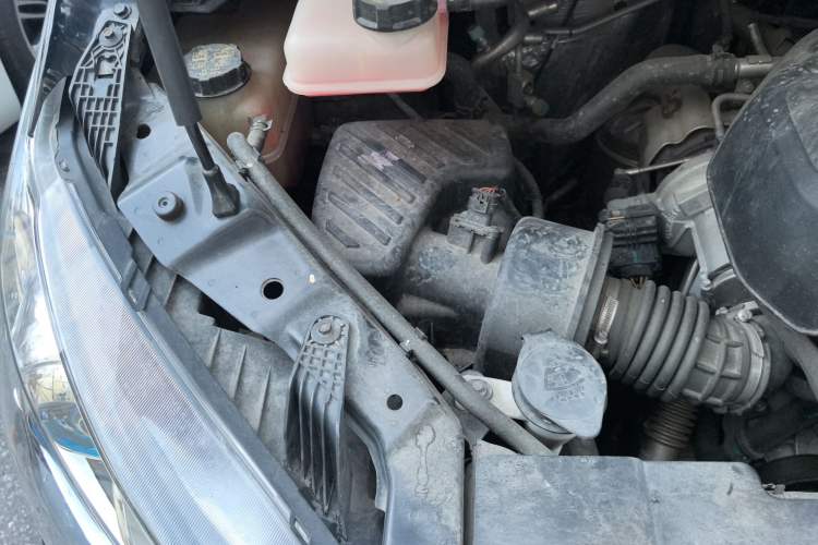 Used SAIC MAXUS G10 2021 2.0T Automatic Elite Edition Diesel 9-Seater Engine Bay Right
