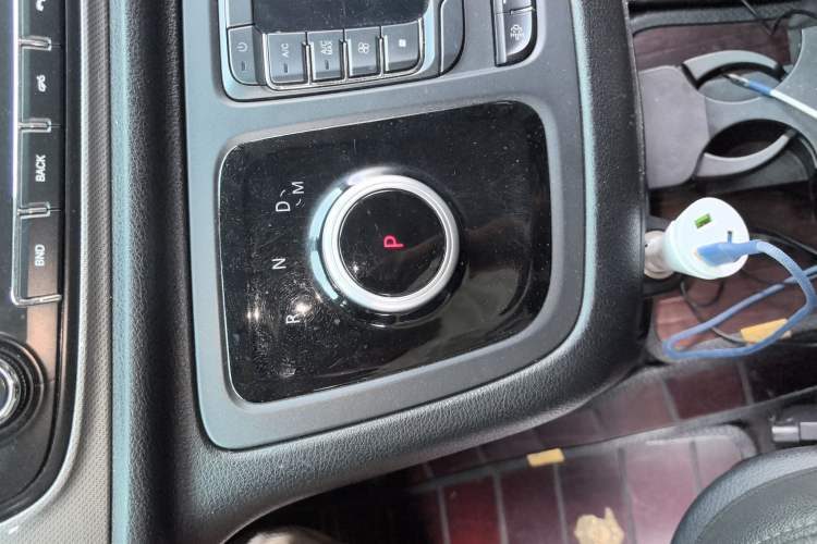 Used SAIC MAXUS G10 2021 2.0T Automatic Elite Edition Diesel 9-Seater Gear Lever