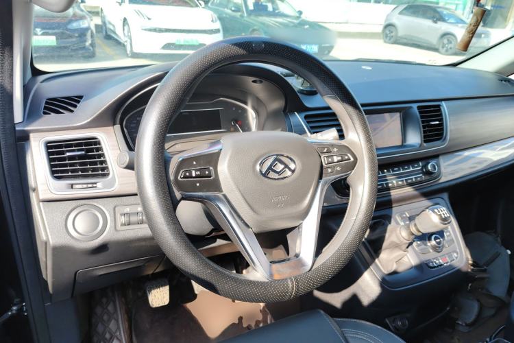 Used SAIC MAXUS G10 2021 2.0T Manual Elite Edition Diesel 7-Seater Interior 2