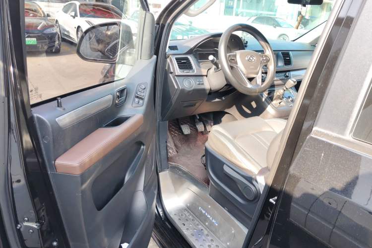Used SAIC MAXUS G10 2021 2.0T Manual Elite Edition Diesel 7-Seater Interior 3