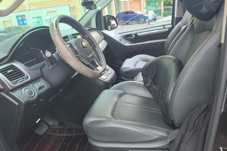 Used SAIC MAXUS G10 2021 2.0T Automatic Elite Edition Diesel 9-Seater Left Front Seat