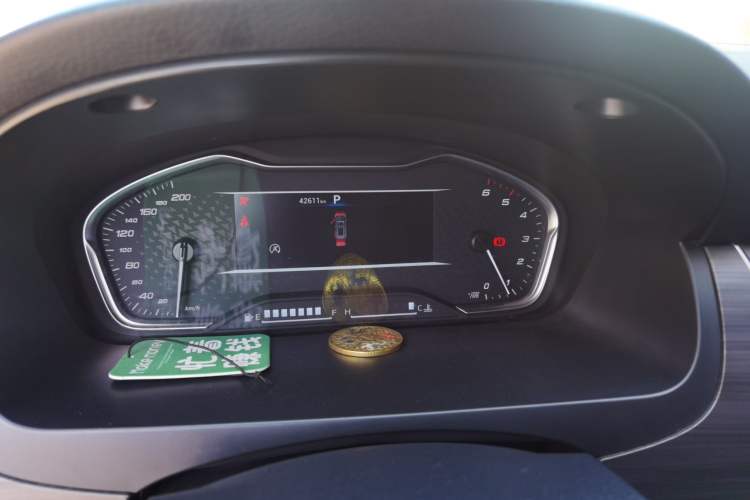 Used SAIC MAXUS G10 2021 2.0T Automatic Elite Edition Diesel 7-Seater Odometer Close Up