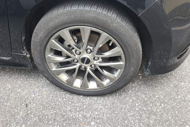 Used SAIC MAXUS G10 2021 2.0T Automatic Elite Edition Diesel 9-Seater Right Front Wheel Hub