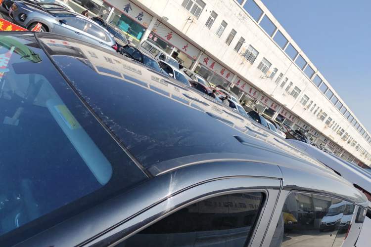 Used SAIC MAXUS G10 2021 2.0T Manual Elite Edition Diesel 7-Seater Roof