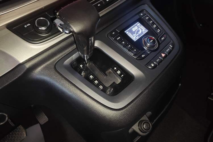Used SAIC MAXUS G10 2021 2.0T Automatic Elite Edition Gasoline 7-Seater Gear Lever