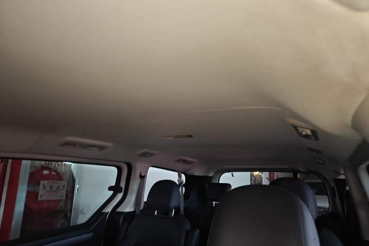 Used SAIC MAXUS G10 2021 2.0T Automatic Elite Edition Gasoline 7-Seater Headliner