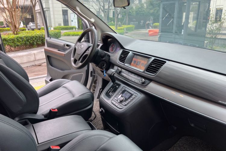 Used SAIC MAXUS G10 2021 2.0T Automatic Elite Edition Gasoline 7-Seater Interior 1
