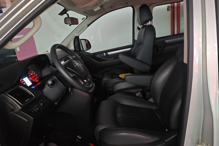 Used SAIC MAXUS G10 2021 2.0T Automatic Elite Edition Gasoline 7-Seater Left Front Seat
