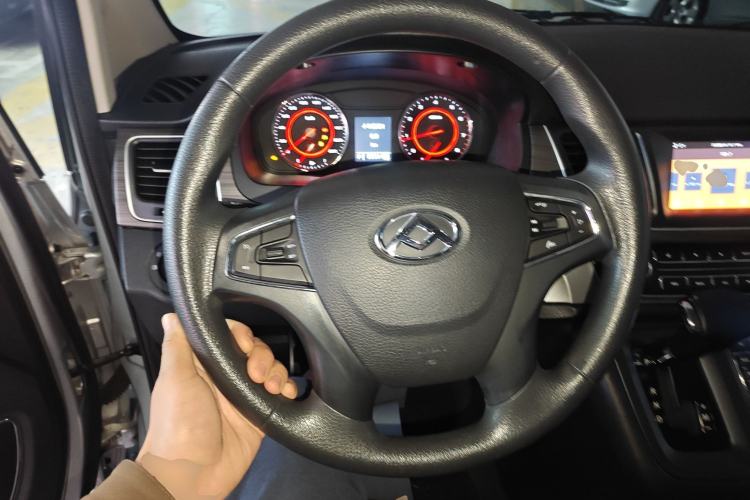 Used SAIC MAXUS G10 2021 2.0T Automatic Elite Edition Gasoline 7-Seater Steering Wheel