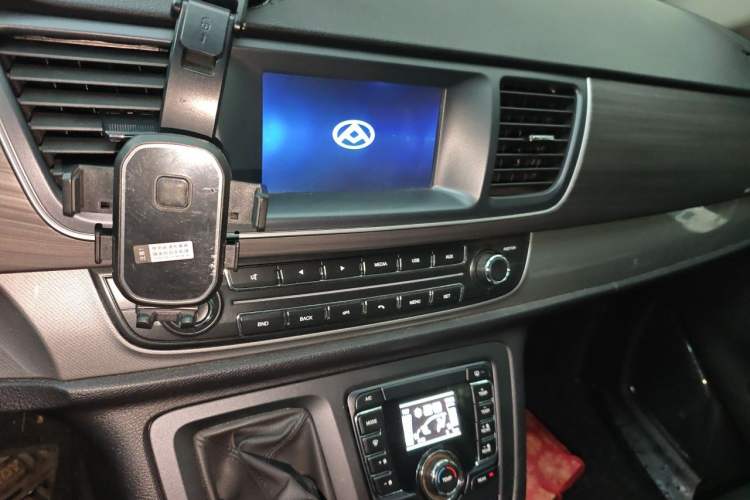 Used SAIC MAXUS G10 2021 2.0T Manual Elite Edition Gasoline 7-Seater Audio And AC Panel