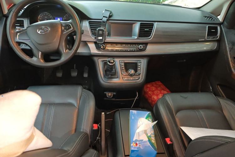 Used SAIC MAXUS G10 2021 2.0T Manual Elite Edition Gasoline 7-Seater Center Console