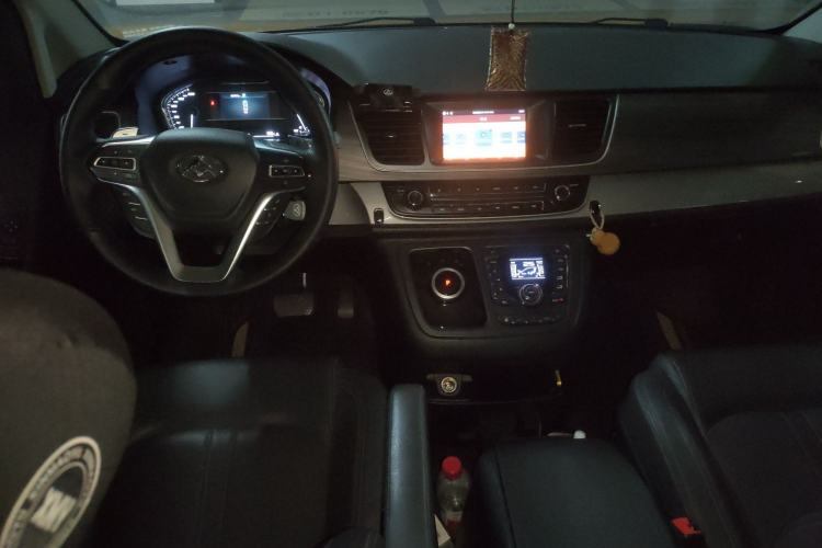 Used SAIC MAXUS G10 2021 2.0T Automatic Elite Edition Gasoline 7-Seater Center Console